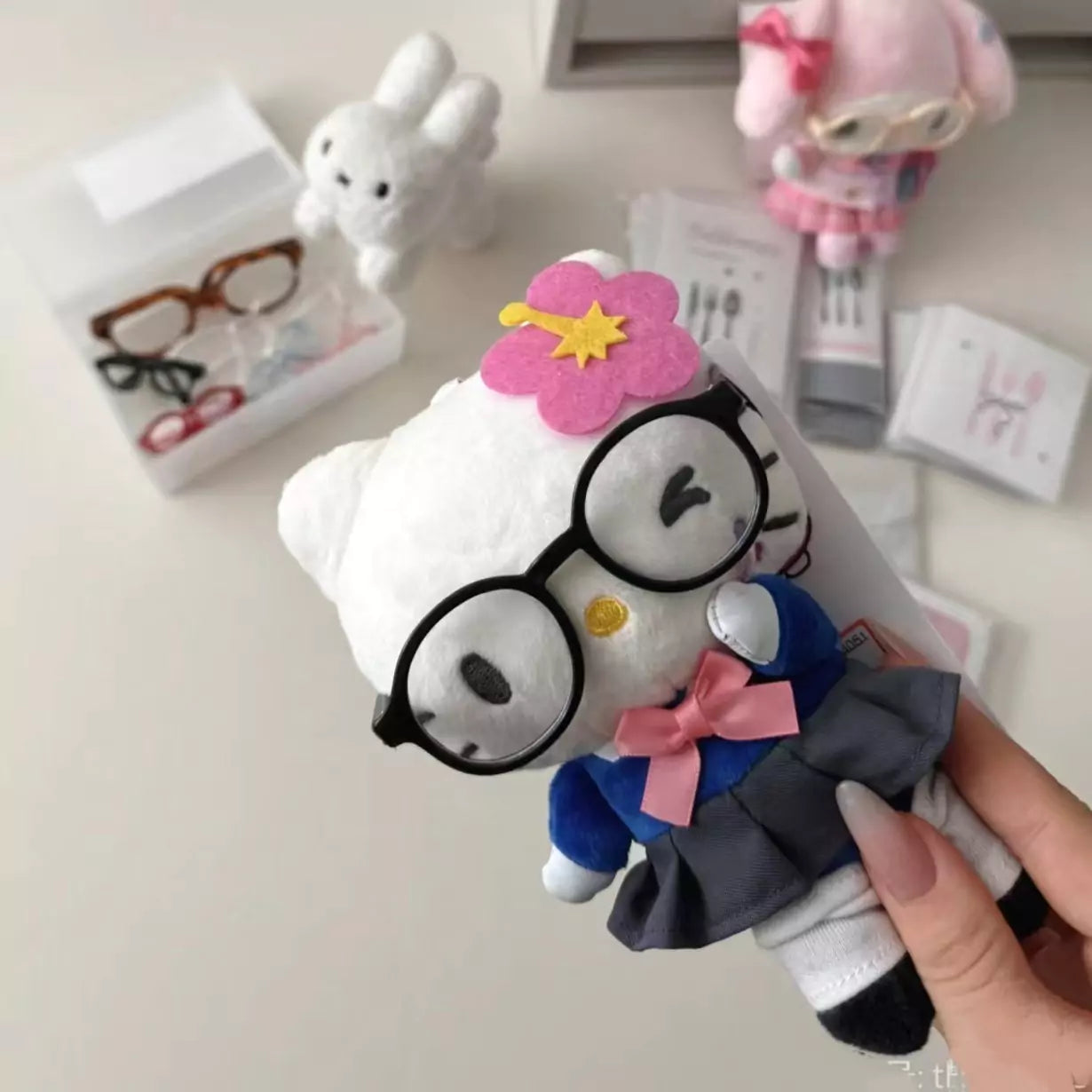 HelloKitty Pink Eyeglasses Plush Keychain - Blind Box Mall