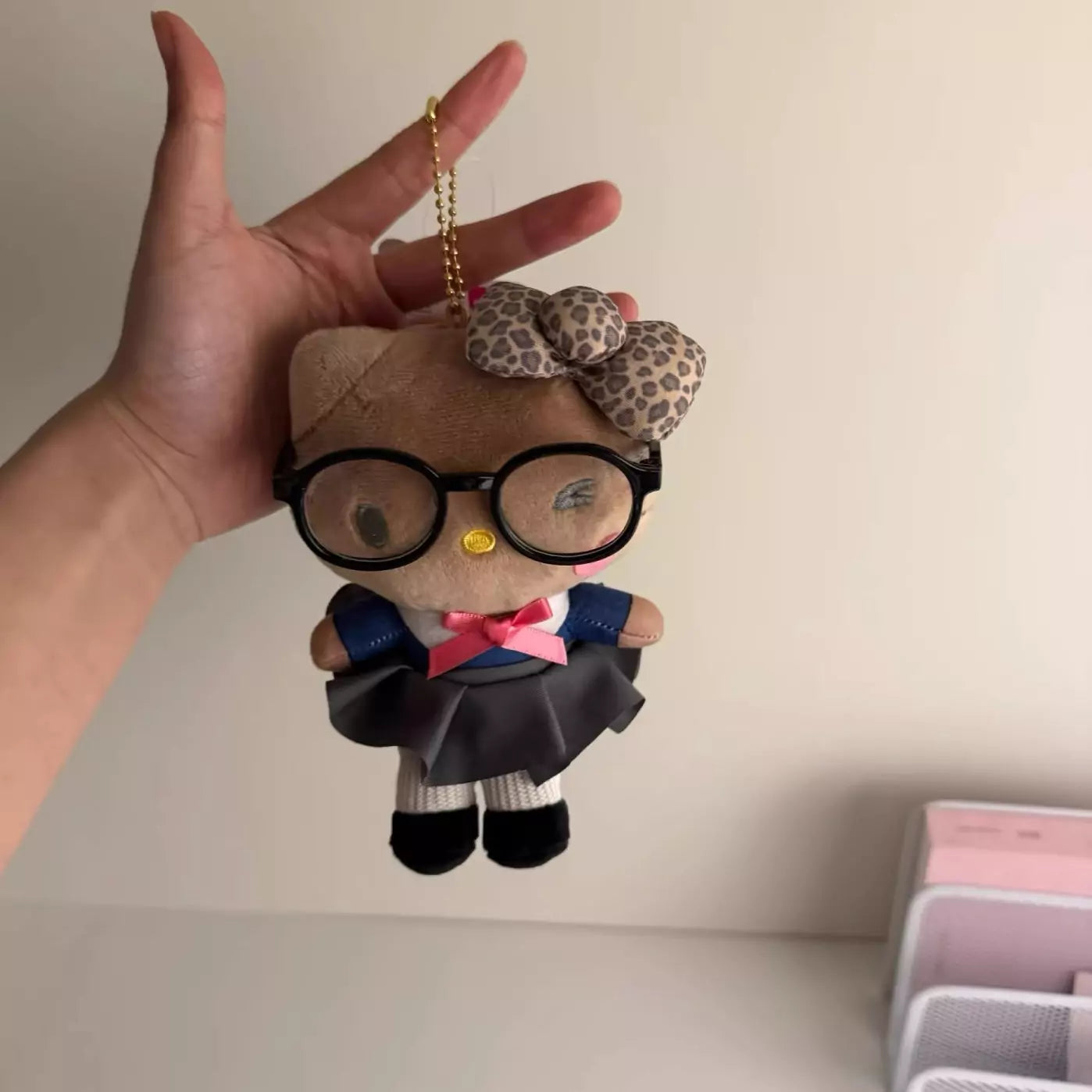 HelloKitty Pink Eyeglasses Plush Keychain - Blind Box Mall