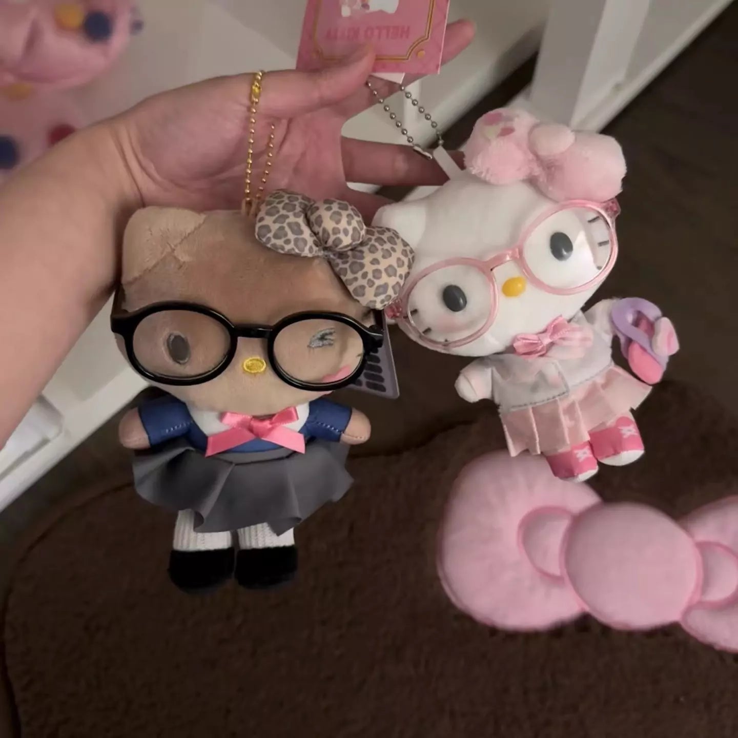 HelloKitty Pink Eyeglasses Plush Keychain - Blind Box Mall